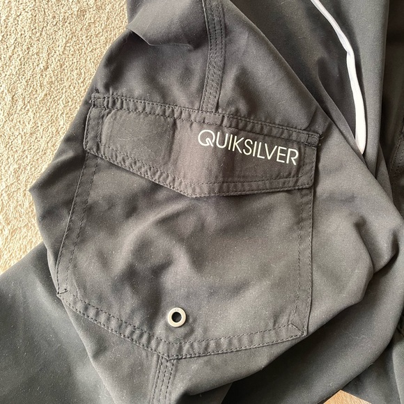 Quiksilver Black Classic Surf Style Board-shorts with Pocket 33 - Picture 12 of 13